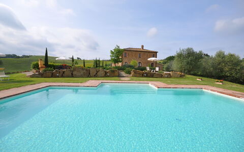 Villa Gaeta: Swimming Pool, Property, Real Estate, House, Water, Villa, Building, Leisure, Estate, Grass