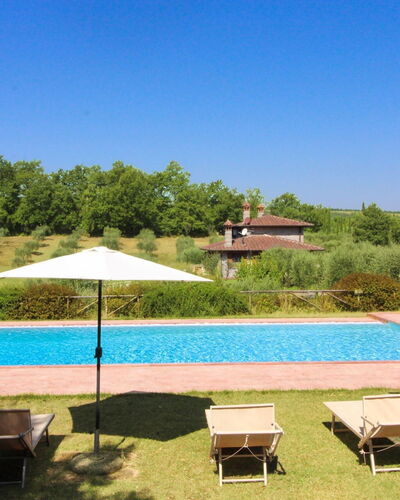 La Casetta nel Bosco: Swimming Pool, Resort, Outdoor Furniture, Eco Hotel, Estate, Sunlounger, Hacienda, Leisure, Shade, Garden