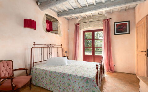 Villa Ferdinando: Furniture, Wall, Flooring, Interior Design, Bedroom, Bed, Floor, Pink, Linens, Ceiling