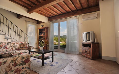 Casa Fabrizio: Furniture, Plant, Flowerpot, Houseplant, Wood, Building, Interior Design, Table, Comfort, Cabinetry