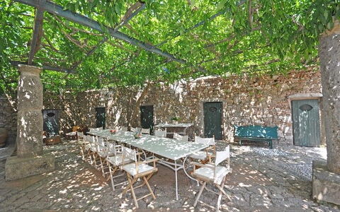 Il Principe: Property, Building, Room, Table, Tree, Furniture, Stone Wall, House, Backyard