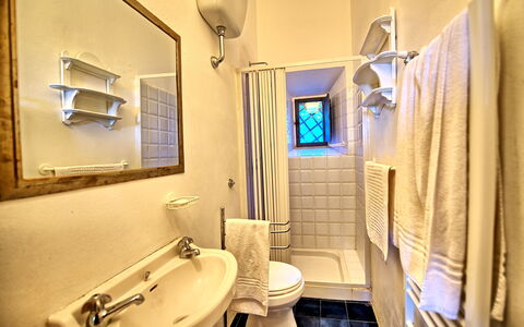 Il Principe: Room, Bathroom, Property, Interior Design, Building, Real Estate, Architecture, House, Suite, Furniture