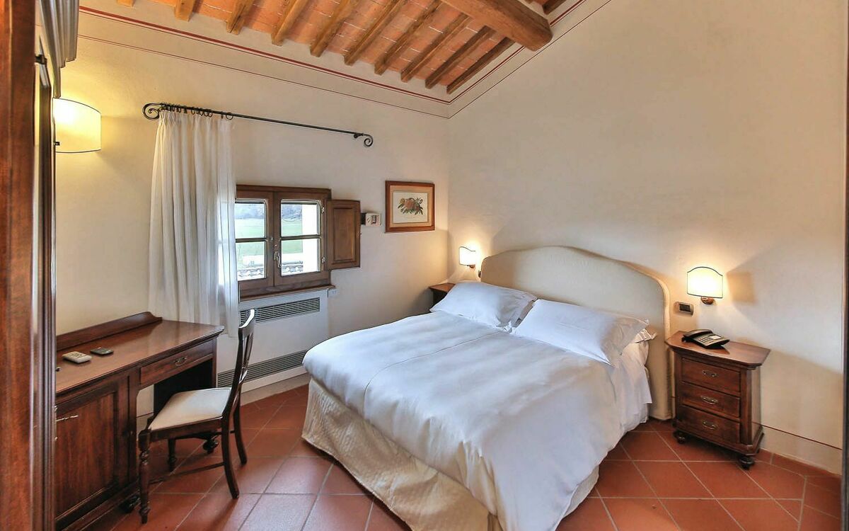 Accommodation:&nbsp;Camera 10