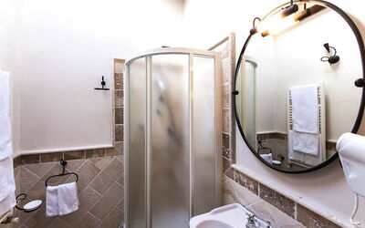 Accommodation:&nbsp;Camera 9