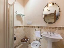 Accommodation:&nbsp;Camera 10