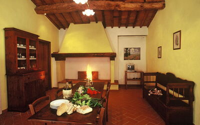 Cerchi 5: Room, Property, Building, Interior Design, Furniture, House, Living Room, Ceiling, Floor, Home