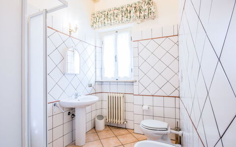 Accommodation:&nbsp;Barbara 250.3
