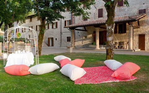 Villa Gubbio: Property, Grass, House, Room, Backyard, Leisure, Building, Vacation, Real Estate, Tree