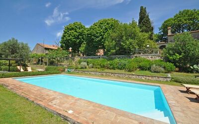 Manciano: Swimming Pool, Property, Real Estate, Grass, House, Residential Area, Estate, Leisure, Building, Home