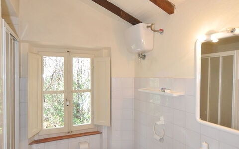 Casamare: Bathroom, Property, Room, Ceiling, House, Interior Design, Building, Daylighting, Home, Floor