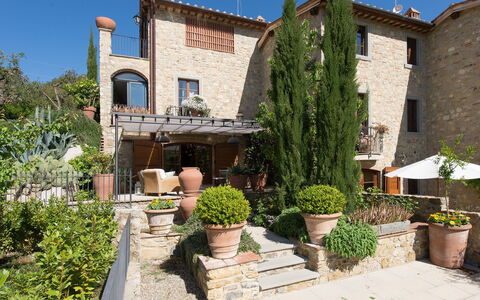 Villa Nova: Property, House, Building, Real Estate, Home, Estate, Architecture, Residential Area, Garden, Villa