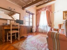 Accommodation:&nbsp;Camelia