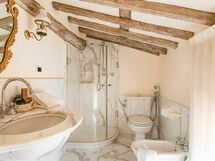 Accommodation:&nbsp;Biancospino