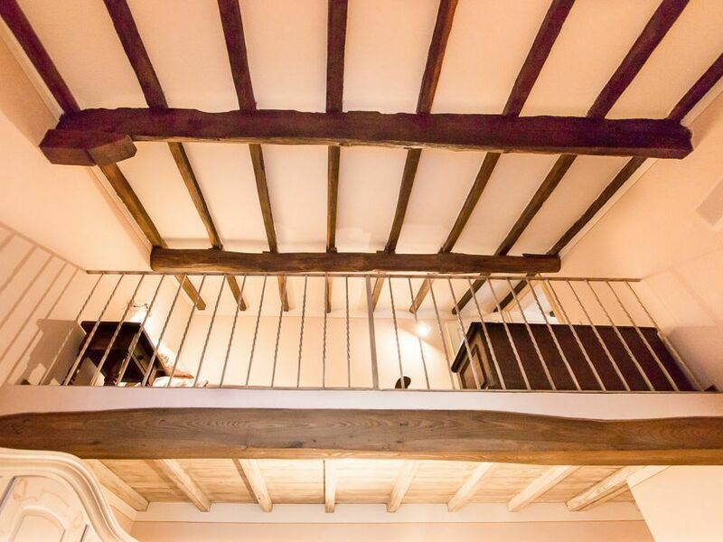 Accommodation:&nbsp;Camelia