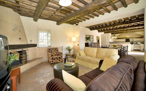 Teto: Property, Room, Building, Interior Design, Ceiling, Living Room, Real Estate, Furniture, House, Home