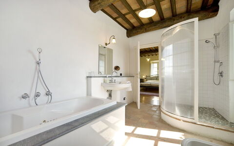 Teto: Property, Room, Bathroom, Interior Design, Building, House, Ceiling, Architecture, Floor, Estate