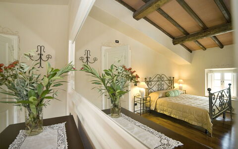 Teto: Room, Property, Interior Design, Ceiling, Building, Furniture, House, Bedroom, Architecture, Home