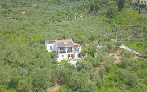 Casa Roberto: House, Vegetation, Rural Area, Landscape, Highland, Home, Hill Station, Land Lot, Village, Plant Community