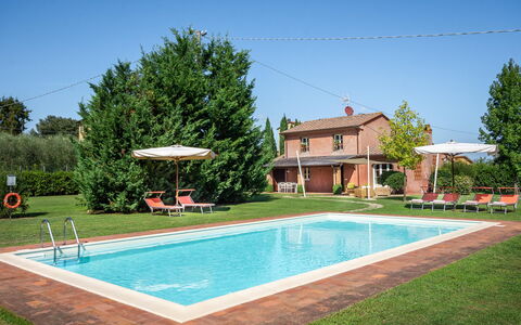 Le Vigne 6: Water, Sky, Property, Plant, Swimming Pool, Building, Tree, Grass, Window, Leisure