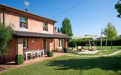 Le Vigne 6: Plant, Sky, Building, Property, Window, Tree, House, Land Lot, Door, Grass