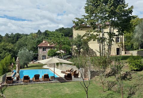 Angeloni: Property, House, Estate, Home, Real Estate, Building, Residential Area, Mansion, Villa, Swimming Pool