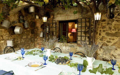 Villa Lorian: Restaurant, Building, Room, Tree, Table, House, Plant, Interior Design