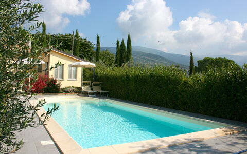 Casina Paradiso: Water, Cloud, Sky, Plant, Property, Building, Swimming Pool, Azure, Grass, Tree