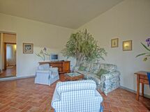 Accommodation:&nbsp;Iris