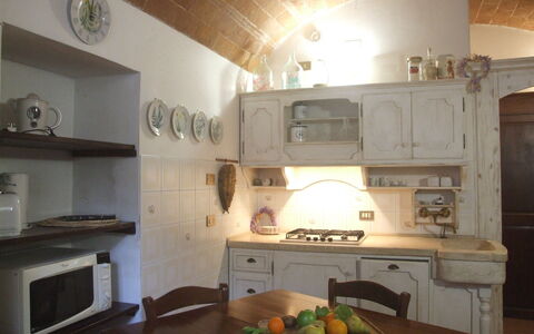 Appartamento Le Volte: Room, Property, Kitchen, Furniture, Countertop, Cabinetry, Interior Design, Kitchen Stove, House, Building