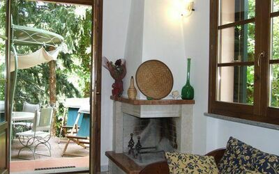 Fresia: Room, Property, Interior Design, Green, House, Furniture, Home, Real Estate, Building, Living Room