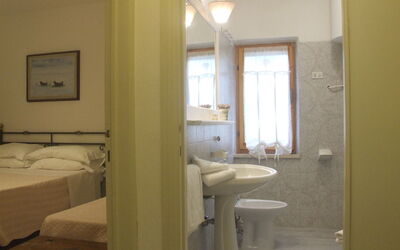 Accommodation:&nbsp;Peonia