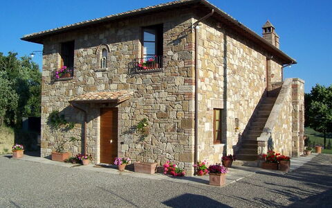 Casale Biancospino: Property, House, Building, Wall, Cottage, Architecture, Facade, Home, Sky, Rural Area