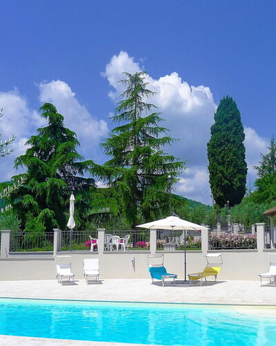 Villa Gaville: Swimming Pool, Property, Natural Landscape, Real Estate, Leisure, Building, House, Tree, Resort, Residential Area